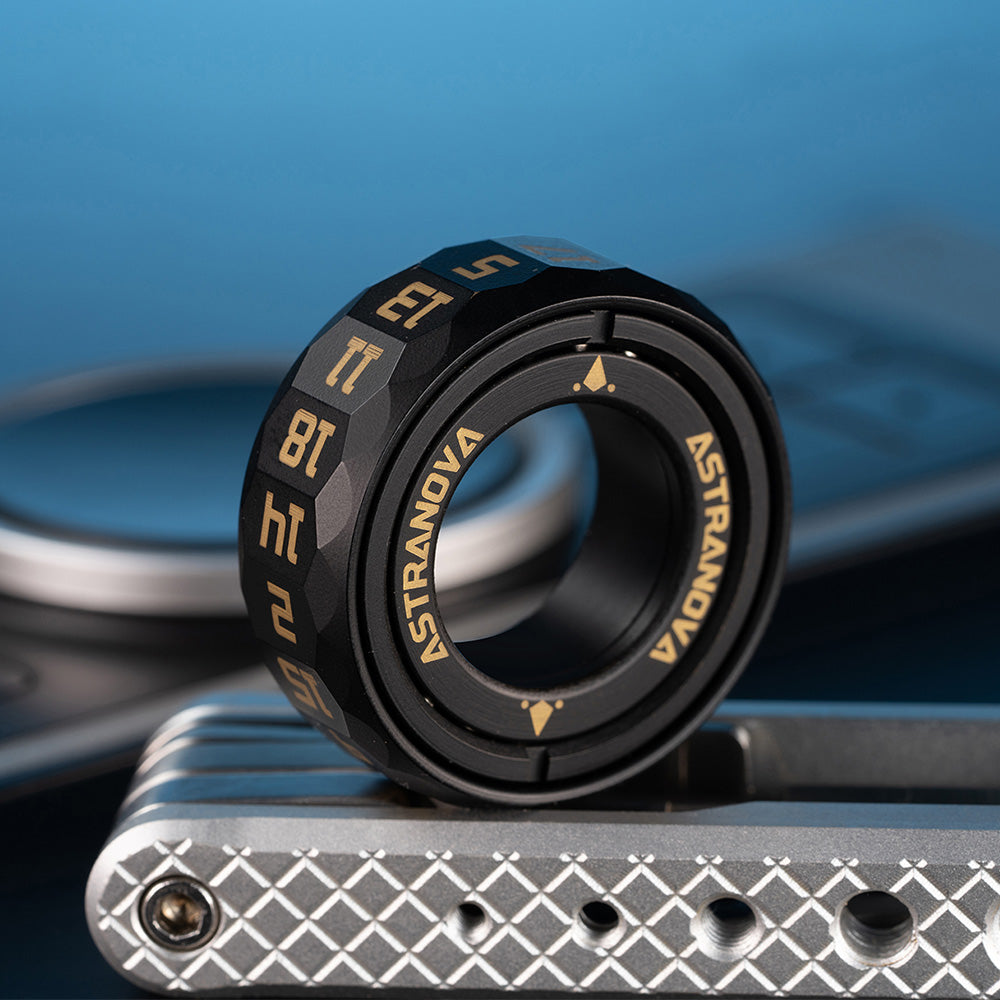 Stellar Ring - The Portable Magnetic D20 Dice Ring – AstranovaGaming